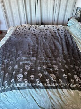 Alexander McQueen Black and Gray Skull Wrap